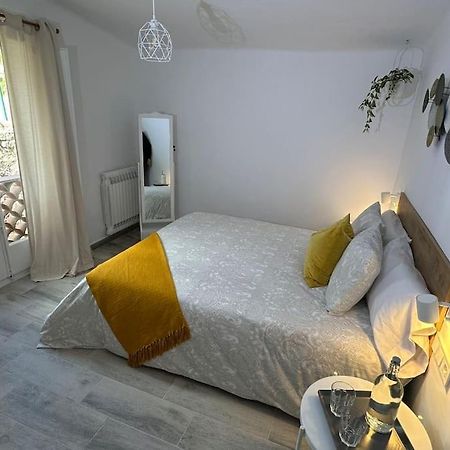 Habitacion Roca Foradada En Casa Cami De Les Aiguees Monistrol De Montserrat Exteriér fotografie