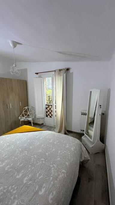Habitacion Roca Foradada En Casa Cami De Les Aiguees Monistrol De Montserrat Exteriér fotografie